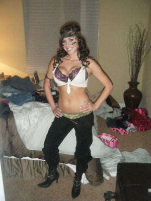 Hooters Girl.jpg