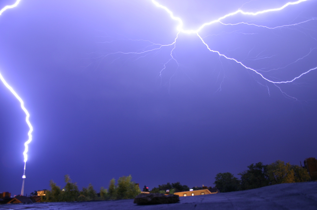 cn_tower_-_lightning.jpg