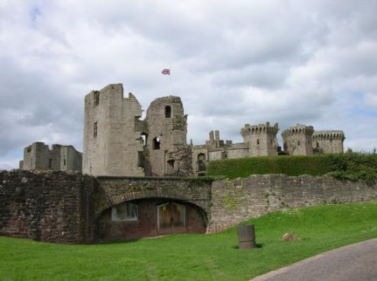 raglan-castle-used-in.jpg