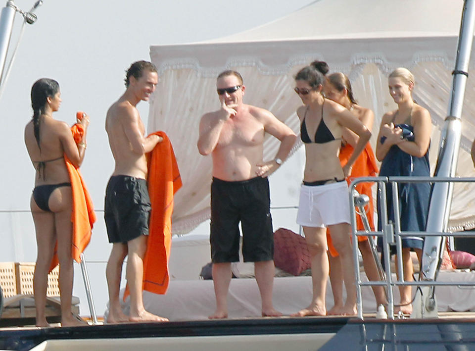 FFN_GRETS_McconaugheyAlves_Bono_Bikini_081212_50856600-960x709.jpg