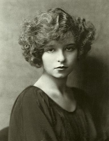 Clara_Bow_portrait_2.JPG