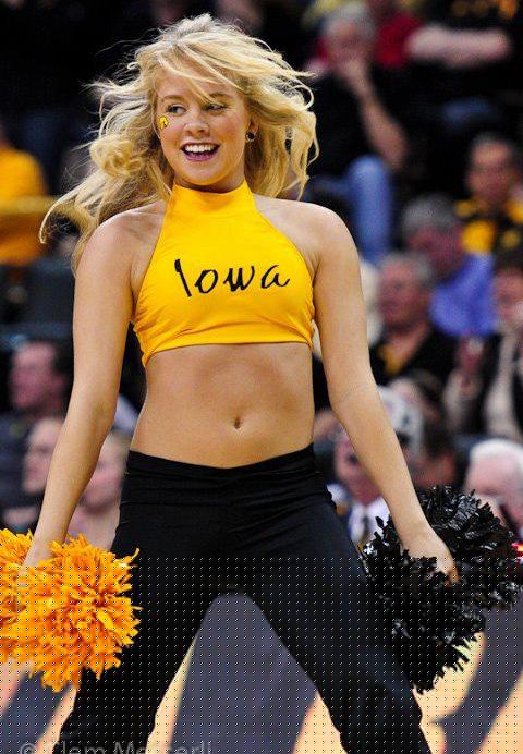 iowa-hawkeyes-cheerleaders-dancers-L-0NzEbZ.jpeg