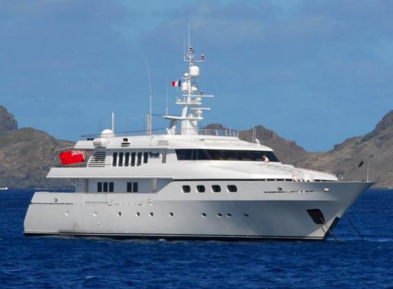 yacht-cyan.jpg