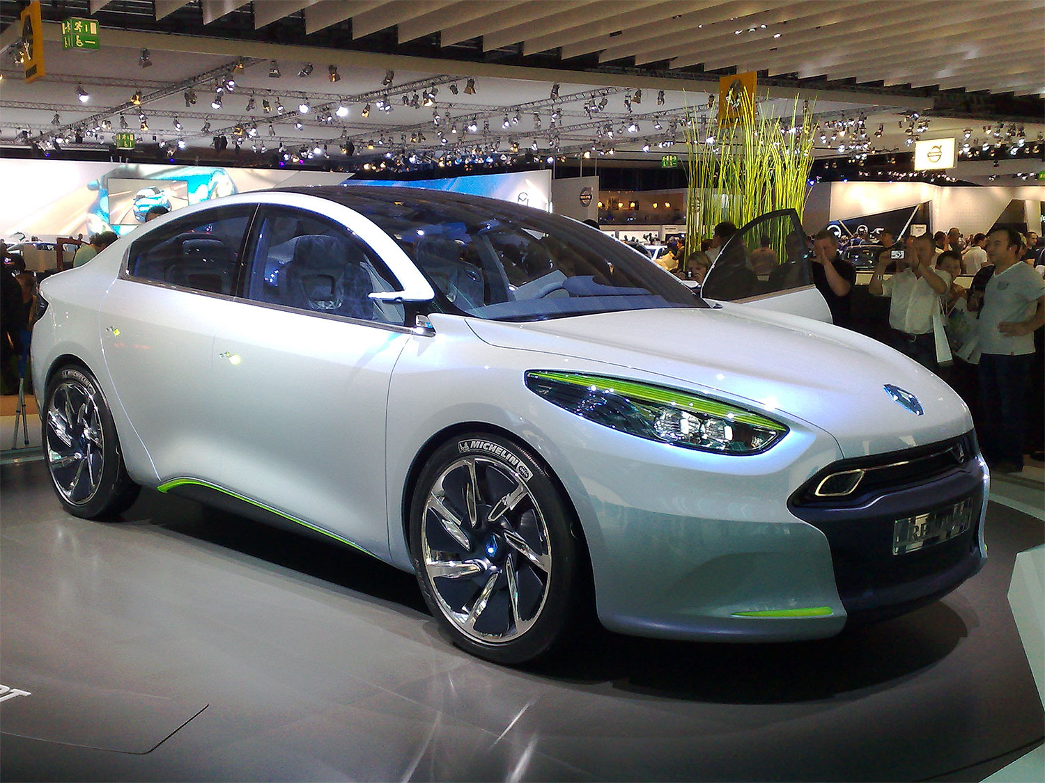 Renault_Fluence_Z.E._Concept.jpg