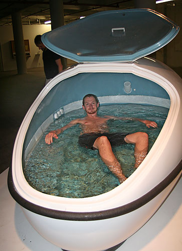 33_32_isolationtank04_z.jpg