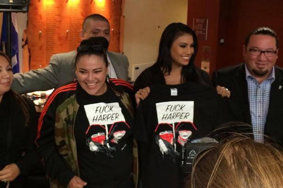 1065758-ashley-callingbull-droite-issue-communaute.jpg