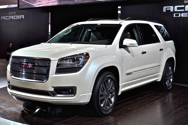 2013-gmc-acadia_100381343_m.jpg