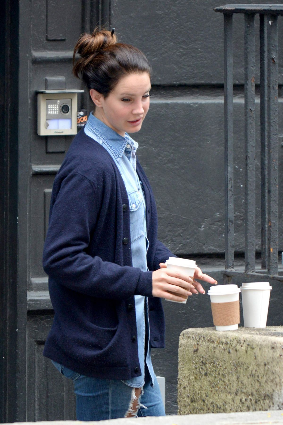 lana-del-rey-out-in-new-york-0310_1.jpg