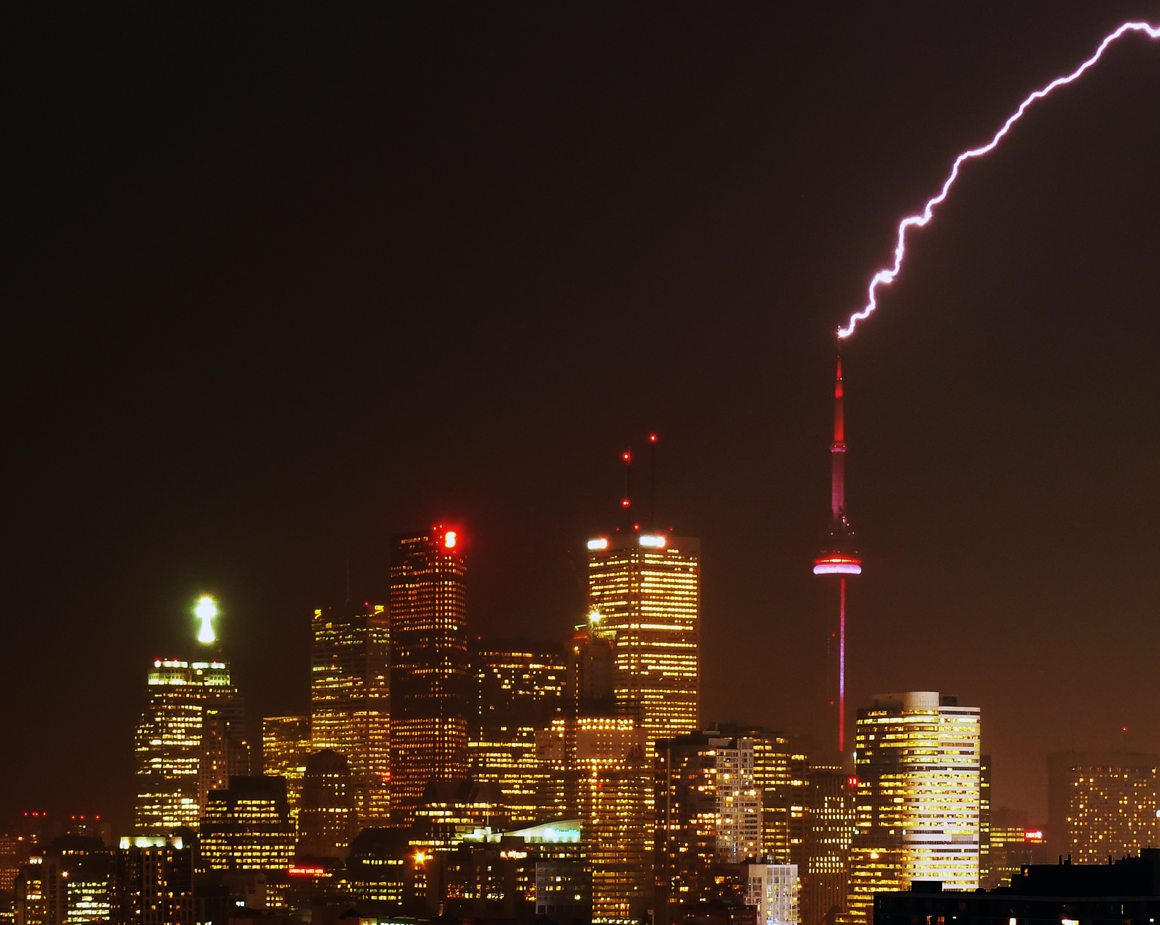 CN_Tower_struck_by_lightning.jpg