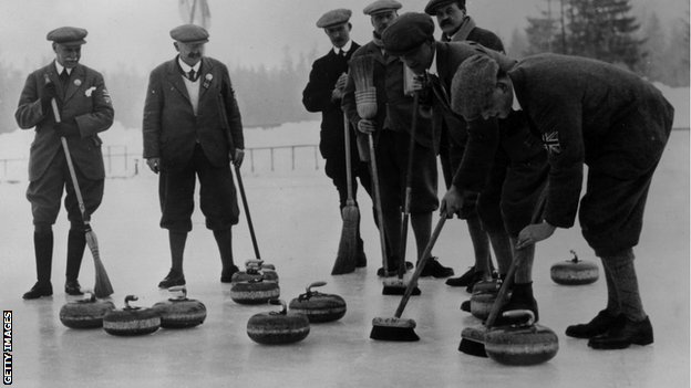 _73113196_curlingold.jpg