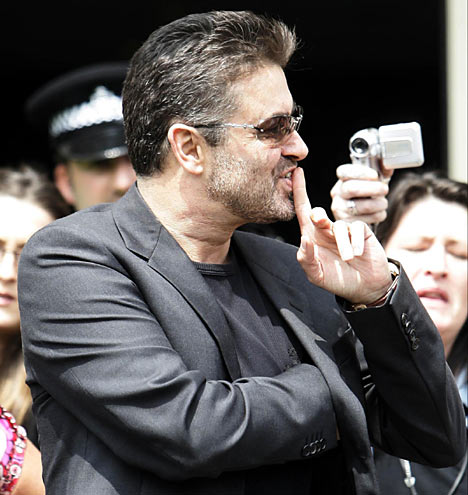 2GeorgeMichaelPA_468x495.jpg