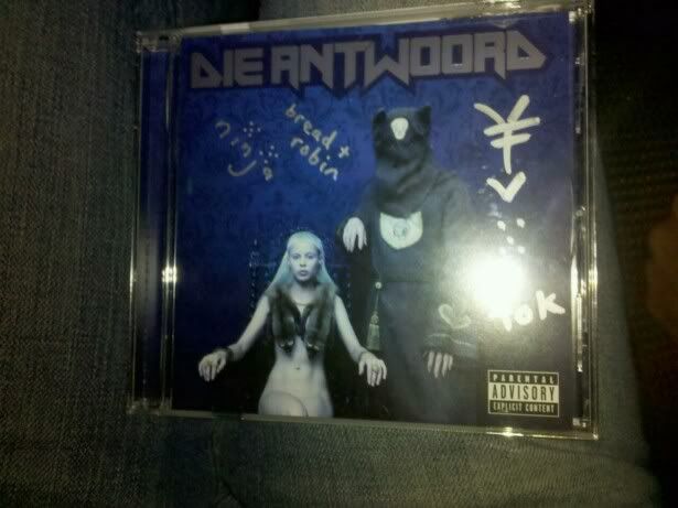 dieantwoordsignedcd.jpg